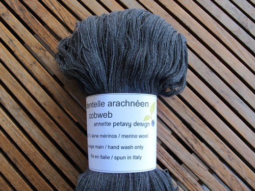 Cobweb gris ardoise, ultra doux / Cobweb in slate grey, supersoft.