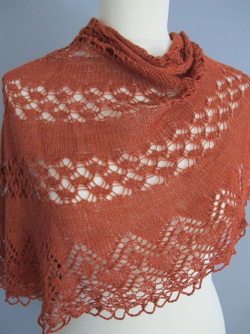 Exuberance, une création de Kirsten Kapur, tricotée en laine et soie de chez Annette Petavy Design.